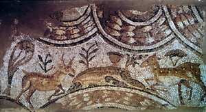 Paleokristen kunst: fragment af kirkemosaikker: hjorte og hjorte drikker vand. 6. århundrede e.Kr. Fra Kartago, Bir Ftouh, Tunesien. Paris, Louvre-museet af Paleo Christian