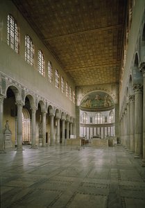 Indvendigt billede af kirken St. Sabina, midterskib, grundlagt i det 5. århundrede af Paleo Christian