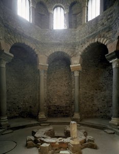 Paleochristian kunst: udsigt over det indre af baptistere, 5. århundrede. Frejus (Var) af Paleo Christian