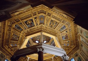 Udsigt over hvælvingen inde i det palæokristne dåbskapellet San Giovanni in Laterano (St. John Laterano) (Lateran-dåbskapellet eller San Giovanni in Fonte), bygget omkring 440. Rom af Paleo Christian