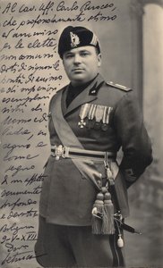 Album "MVSN- Blackshirts": Centurion of the Militia i fuld uniform, 05/1939 (s/h foto) af Pasquini Pasquini