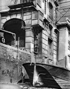Resterne af et handelspalæ ved Themsen, nær Cannon Street Station, 1926-1927