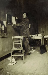 Amedeo Modigliani i sit atelier, ca. 1915 (s/h-foto) af Paul Guillaume