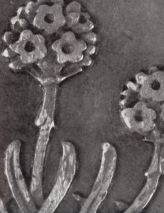 Detalje af en 3-penny-mønt (s/h-foto) af Paul Henning
