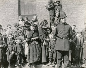 En London politimands begravelse, 1894 af Paul Martin