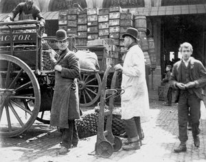 Lossning på Billingsgate Market, London, 1893 af Paul Martin
