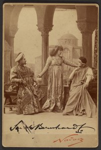 [Sarah Bernhardt som Gismonda]. af Paul Nadar