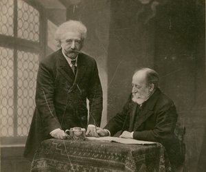 [To mænd i interiør, sandsynligvis René Thorel og Hollman]. af Paul Nadar