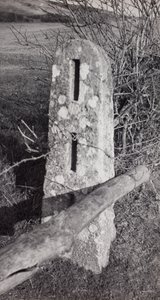 Stone Post af Paul Nash