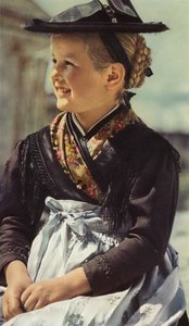 Tidlig farvefotografering: Lille pige fra Sarn-dalen, Sarentino (farvefoto)