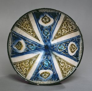 Fad, fra Kashan, Iran, Seljuk periode, slutningen af det 13. århundrede (stenpasta med polykrom under glasur)