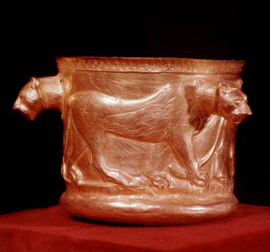 Persisk kunst: guldbæger dekoreret med tre løver. Fra Kalardasht. 9. århundrede e.Kr. Teheran, arkæologisk museum af Persian School