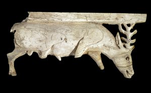 Fønikernes civilisation: ornament af en kongelig elfenbensseng i form af en hjort, fra stedet for Arslan Tash (Syrien). 9. århundrede f.Kr. Sol. 12,5 cm Musée du Louvre, Paris af Phoenician