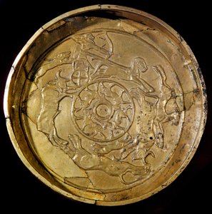 Fønikisk kunst: guldfad dekoreret kongelig jagtscene. Fra Ras Shamra (Ugarit eller Ougarit) 1300-tallet f.Kr. Diameter 19 cm Paris, Louvre-museet af Phoenician