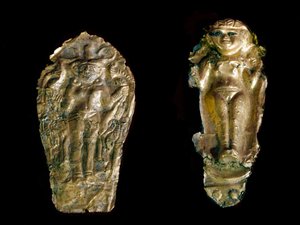 Fønikisk kunst: to guldstatuetter hamrer til venstre gudinden Ishtar (Inanna eller Astarte) på en tallerken, til højre, en frugtbarhedsgudinde med løftede arme fra stedet for Tink El Beida, Syrien. 15. århundrede-12. århundrede f.Kr. Paris Louvre Museum