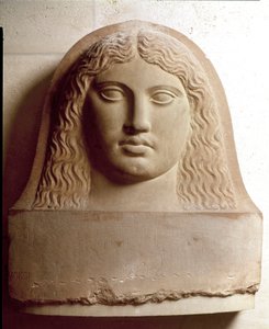 Fønikernes civilisation: kvindehoved skåret på en fønikisk sarkofag. 4. århundrede f.Kr. Marmor reliefstrømper. Svag. 72 cm Paris, Musée du Louvre