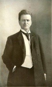 Robert M. La Follette (1855-1925) (s/hvid foto) af Photographer American