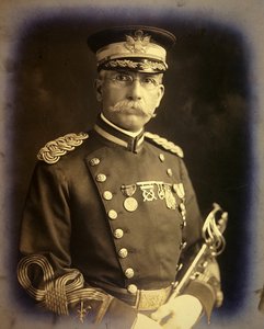 Uidentificeret officer fra den amerikanske hær, ca. 1900 (s/h-foto)