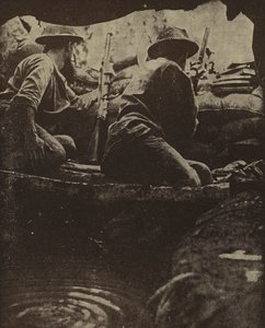 Australske soldater i en vandfyldt riffelgrav, Sanananda, New Guinea, Anden Verdenskrig