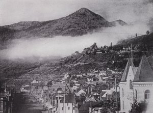 Generel udsigt over Rossland, der viser Le Roi-minen (s/h-foto)