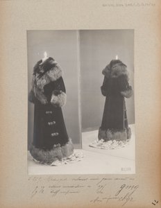 Albumside: House of Worth, Coat (Redingote) af Photographer French