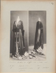 Albumside: House of Worth, Evening Mantle af Photographer French