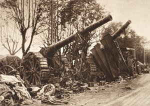 En lille del af det enorme våbenbytte på tilbagetogslinjen fra Isonzo til Piave (s/h foto) af Photographer German