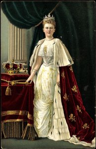 Ak Dronning Wilhelmina af Holland med krone, stilk (s/h-foto) af Photographer German