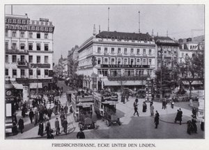 Berlin: Friedrichstrasse, hjørne Unter den Linden (s/h foto) af Photographer German