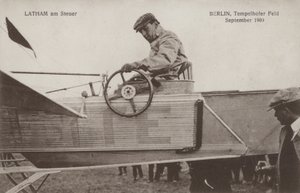 Den franske flyver Hubert Latham ved kontrollen af sit fly, Tempelhof flyveplads, Berlin, september 1909 (s/h foto) af Photographer German