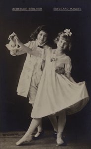 Gertrude Berliner og Edelgard Mandel, tyske skuespillerinder (B/W -foto) af Photographer German