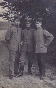 Gruppe på tre tyske hærsoldater (s/h foto) af Photographer German