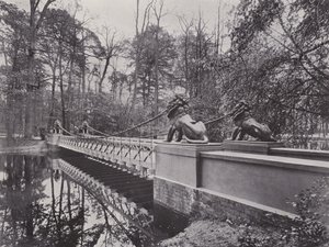 I Tiergarten, Lowenbrucke (s/h foto) af Photographer German
