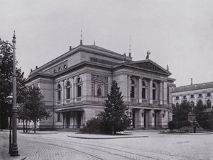 Leipzig: Gewandhaus og Mendelssohn-monumentet (s/h-foto) af Photographer German