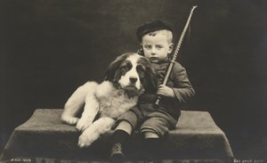 Lille dreng med hund (s/h foto) af Photographer German