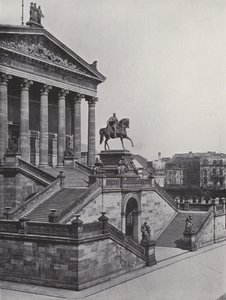 Nationalgalleriet og monumentet Friedrich Wilhelm IV (s/h foto) af Photographer German