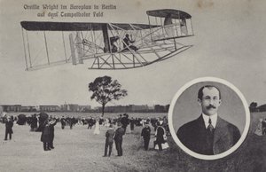 Orville Wright flyver med sit fly over Temelhof flyveplads, Berlin (s/h foto) af Photographer German