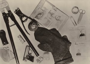 Udstyret tilhørende terroristen Wohlfarth, der den 9. december 1961 trængte ind fra Vestberlin .... (s/h foto) af Photographer German