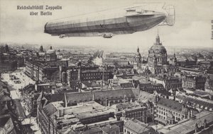 Zeppelin luftskib flyver over Berlin (s/h foto) af Photographer German