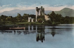 Sydirland: Ross Castle, Killarney (farvet foto) af Photographer Irish