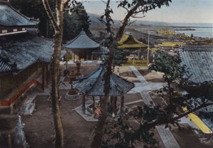 Japan, ca. 1912: Miidera, en af de 8 udsigter over Ohmi, nær Kyoto (foto) af Photographer Japanese