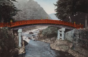 Japan, ca. 1912: Den hellige bro ved Nikko, 90 miles nord for Tokyo (foto) af Photographer Japanese