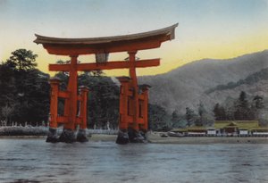 Japan, ca. 1912: Den hellige ø, Miyajima, i indre hav, en af tre mest bemærkelsesværdige scener i Japan; Templet blev opført her af Kiyomori i det 12. århundrede (foto) af Photographer Japanese