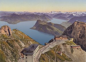 Pilatus-Kulm (2133 m.o.h.) Luzernsøen og Alperne (farvefoto)