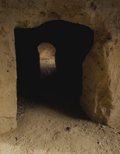 Porsennas labyrint, etruskisk netværk af underjordiske passager, Chiusi, Toscana, Italien af Blaise Nicolas Le Sueur