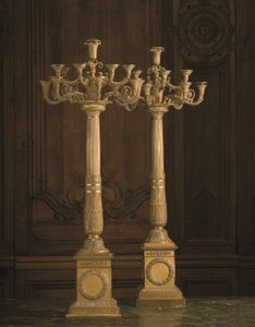Et par empirekandelabre med tolv grene i ormolu, begyndelsen af det 19. århundrede (forgyldt bronze) af Pierre Philippe Thomire