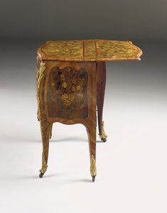 Louis XV kommode, ca. 1765-70 (ormolu monteret tulipantræ, platan, amaranth & marquetry) (se også 463003, 463004 og 465391)