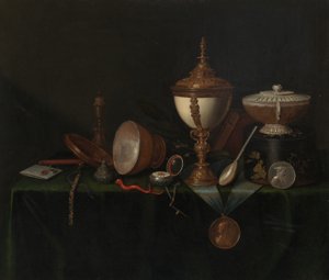 Stilleben med strudseæggebæger og Whitfield-arvestykkerne, ca. 1670. af Pieter Gerritsz van Roestraeten