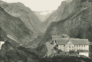 The Valley and Hotel, Stalheim, Norge, 1895.