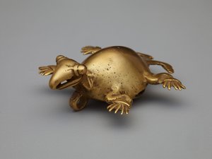 Vedhængsklokke: skildpadde, 800-1200 (guld) af Pre-Columbian Pre-Columbian